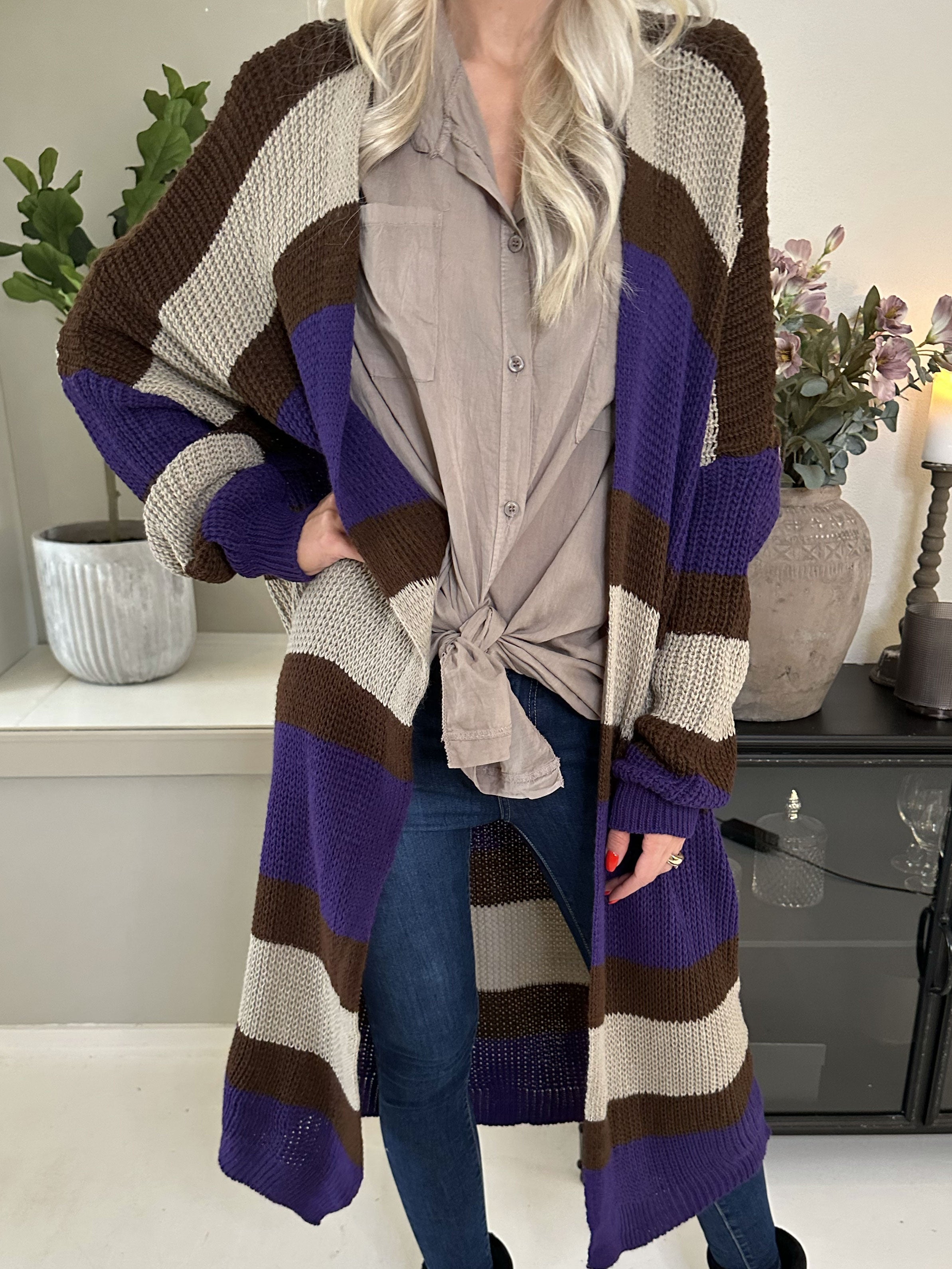 Fekla - Lång stickad kofta med flerfärgade ränder